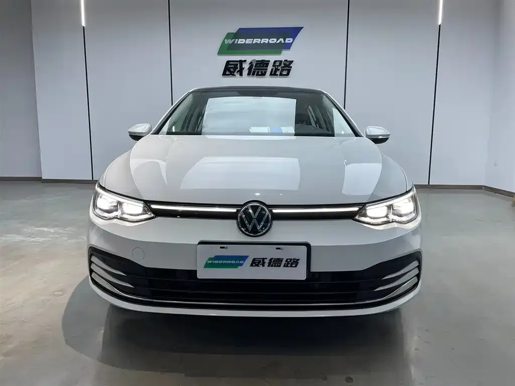 Volkswagen Golf 2023 из CN, фото 2