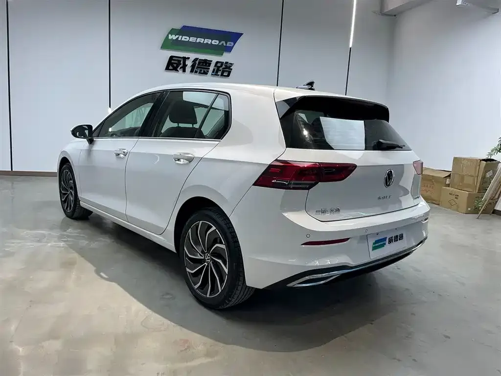 Volkswagen Golf 2023 из CN, фото 4