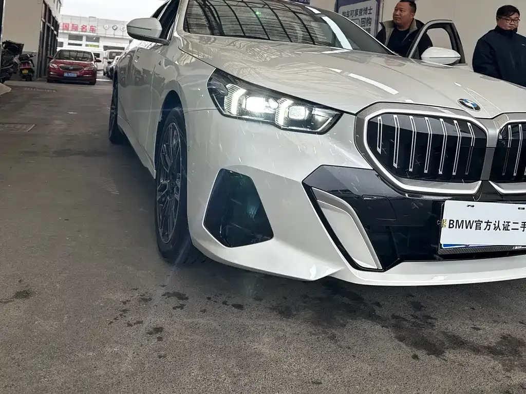 BMW 5 Series 2025 из CN, фото 1