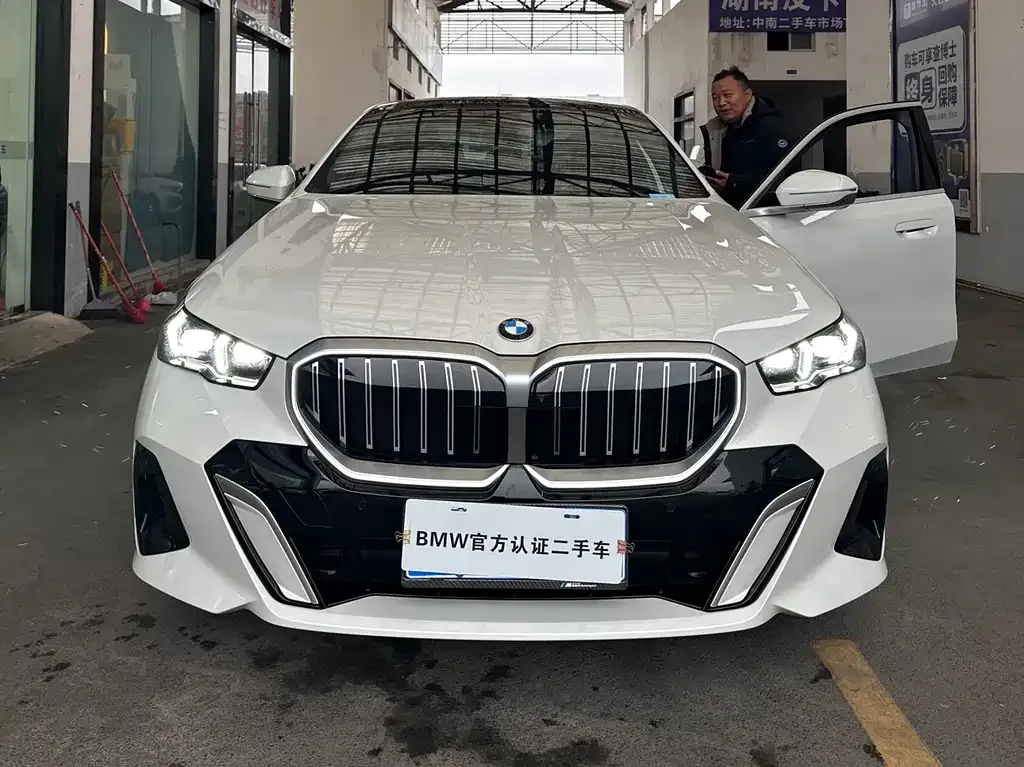 BMW 5 Series 2025 из CN, фото 3