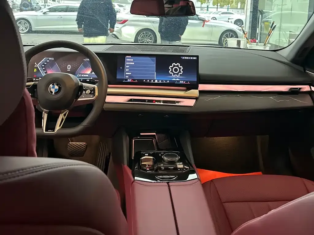 BMW 5 Series 2025 из CN, фото 5