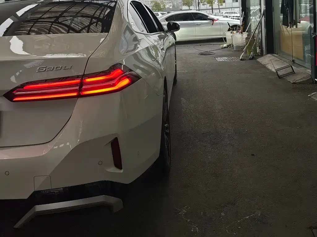 BMW 5 Series 2025 из CN, фото 6