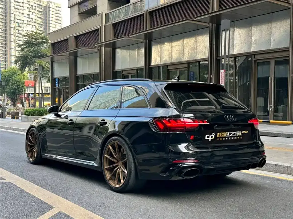 Audi RS 4 — фото 7