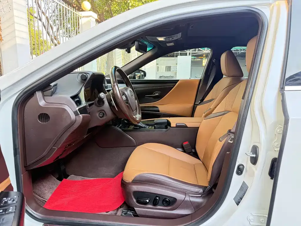 Lexus ES 2021 из CN, фото 2