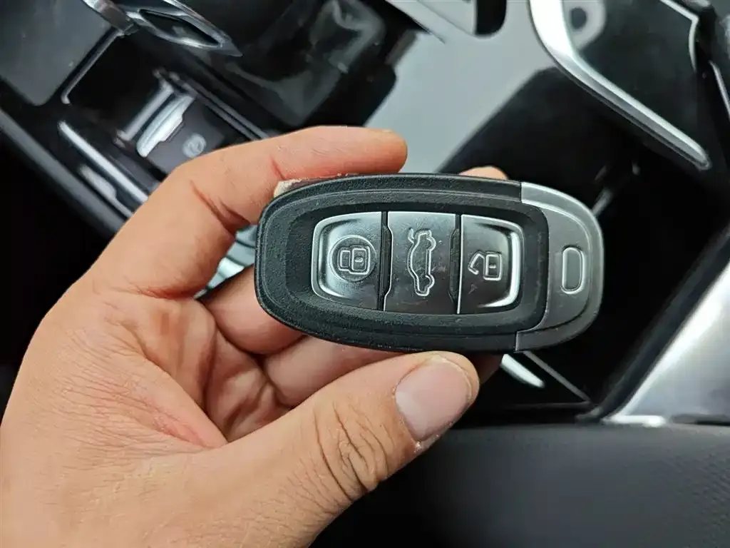 Hongqi E-QM5 2024 из CN, фото 9