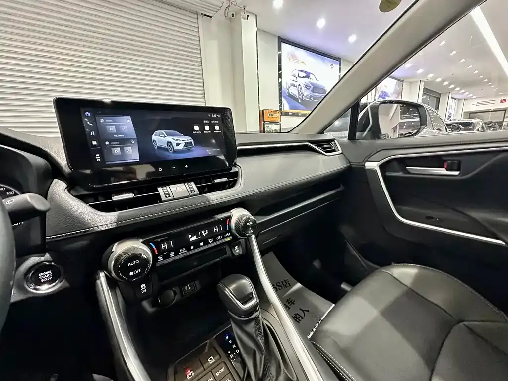 Toyota Wildlander 2023 из CN, фото 2