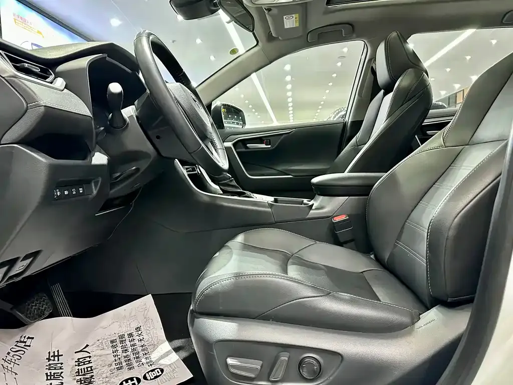 Toyota Wildlander 2023 из CN, фото 3