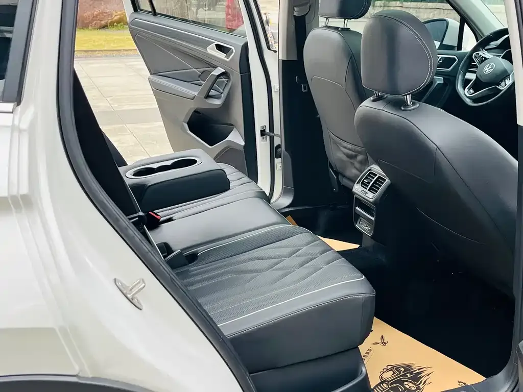 Volkswagen Tiguan L 2022 из CN, фото 2