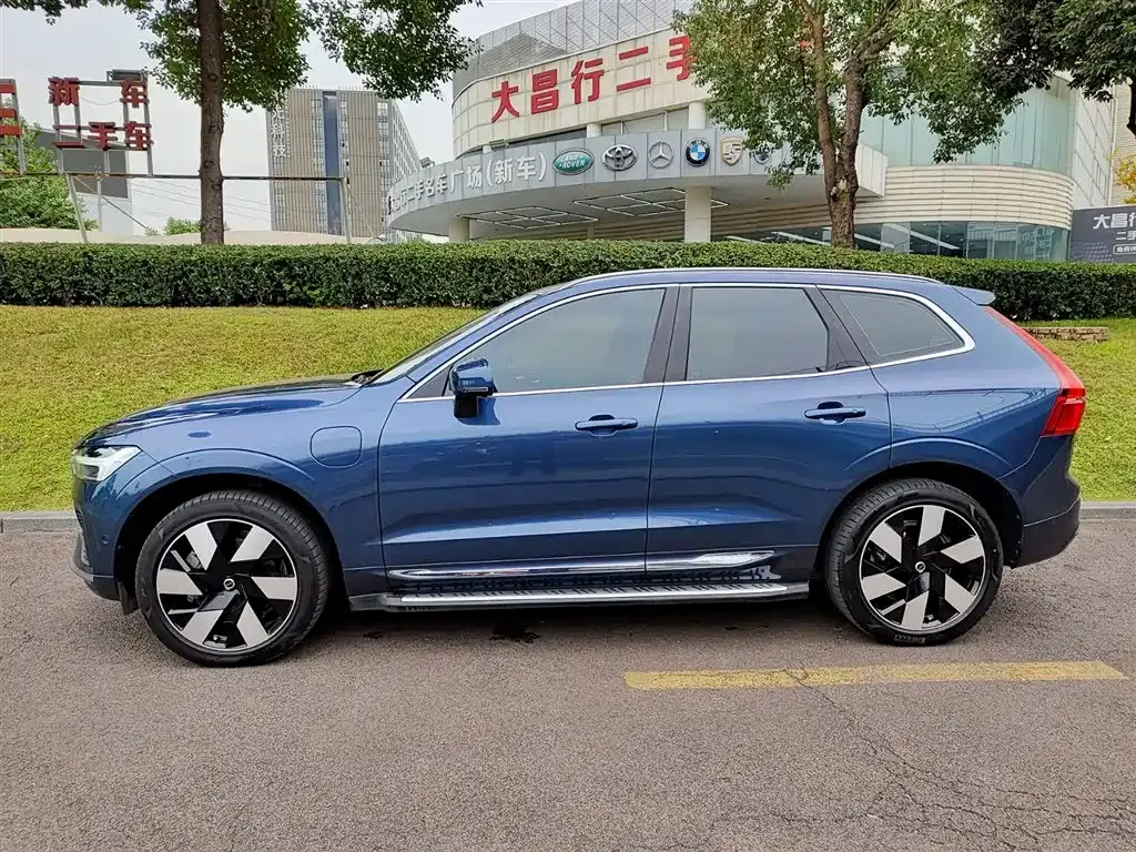 Volvo XC60 PHEV — фото 4