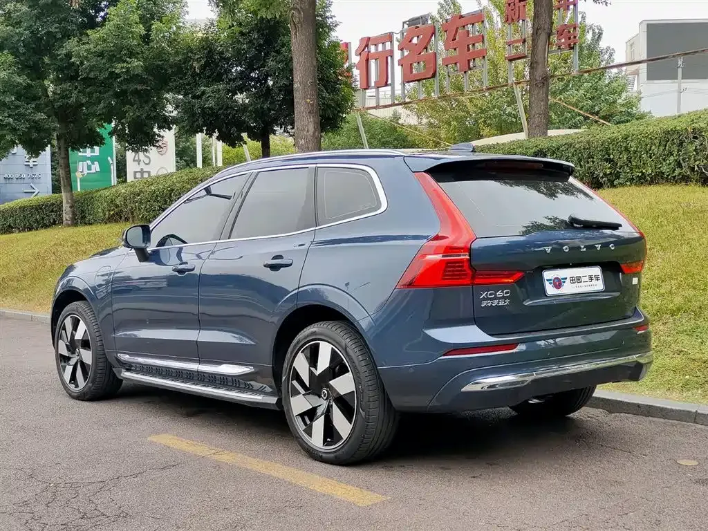 Volvo XC60 PHEV — фото 5
