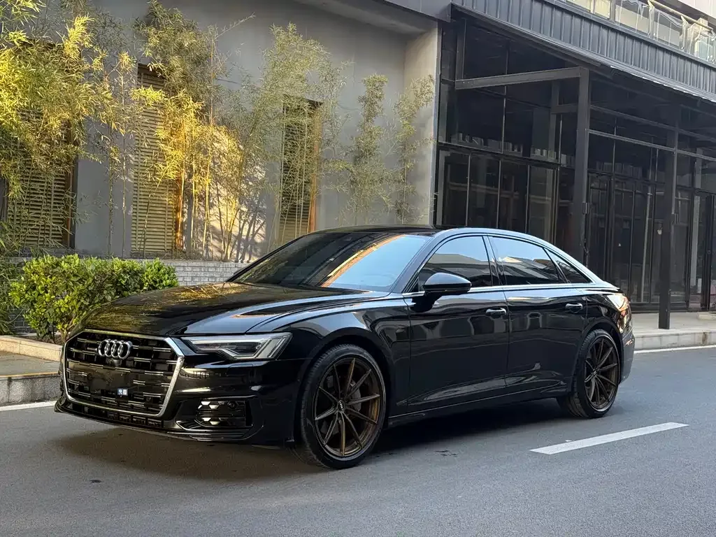 Audi A6L — фото 1