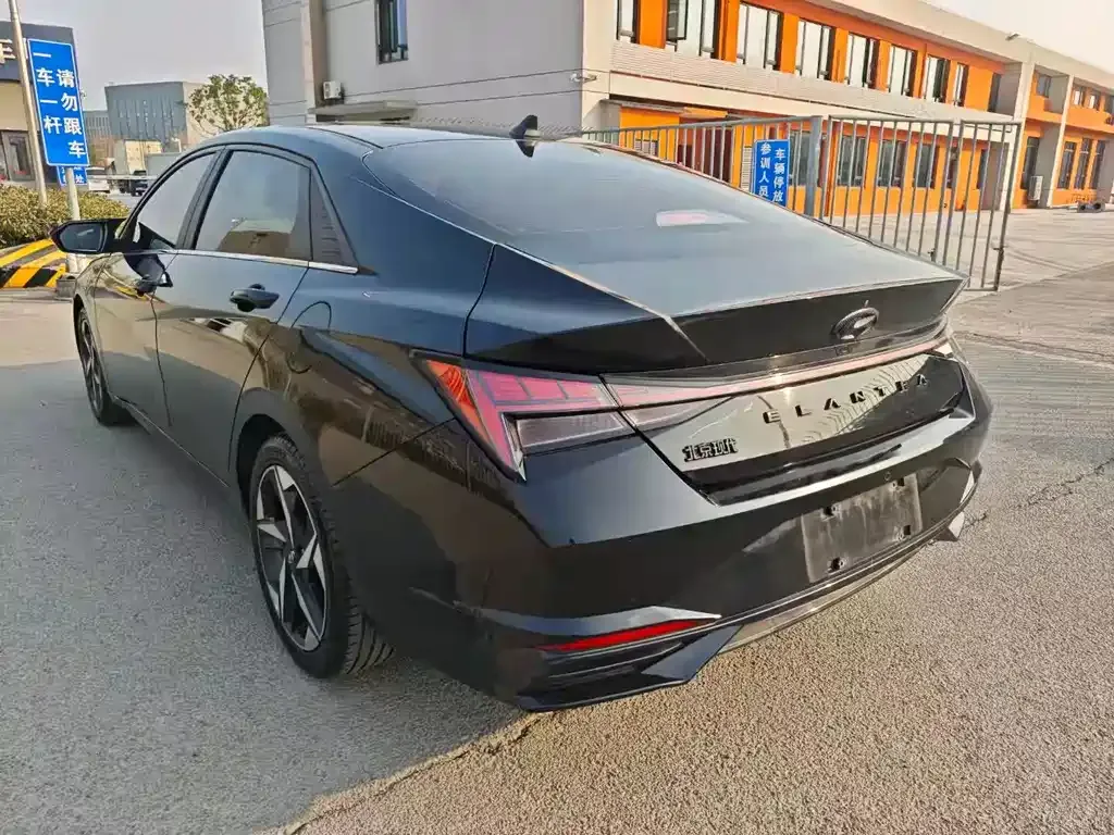 Hyundai Elantra — фото 10