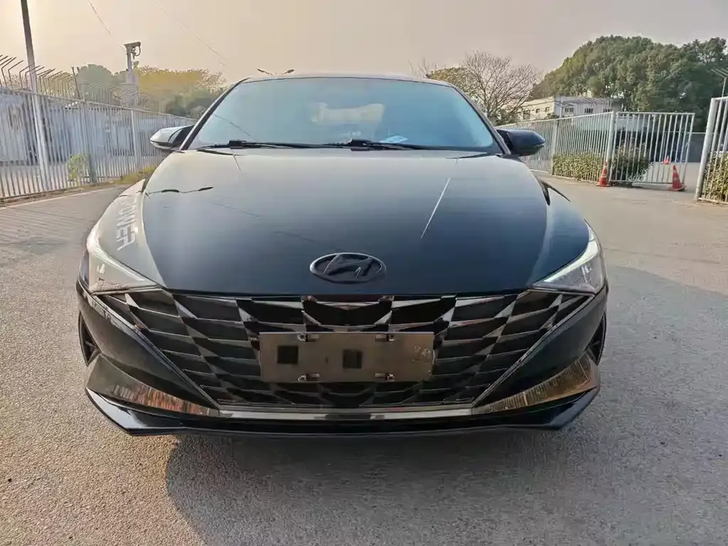 Hyundai Elantra — фото 2