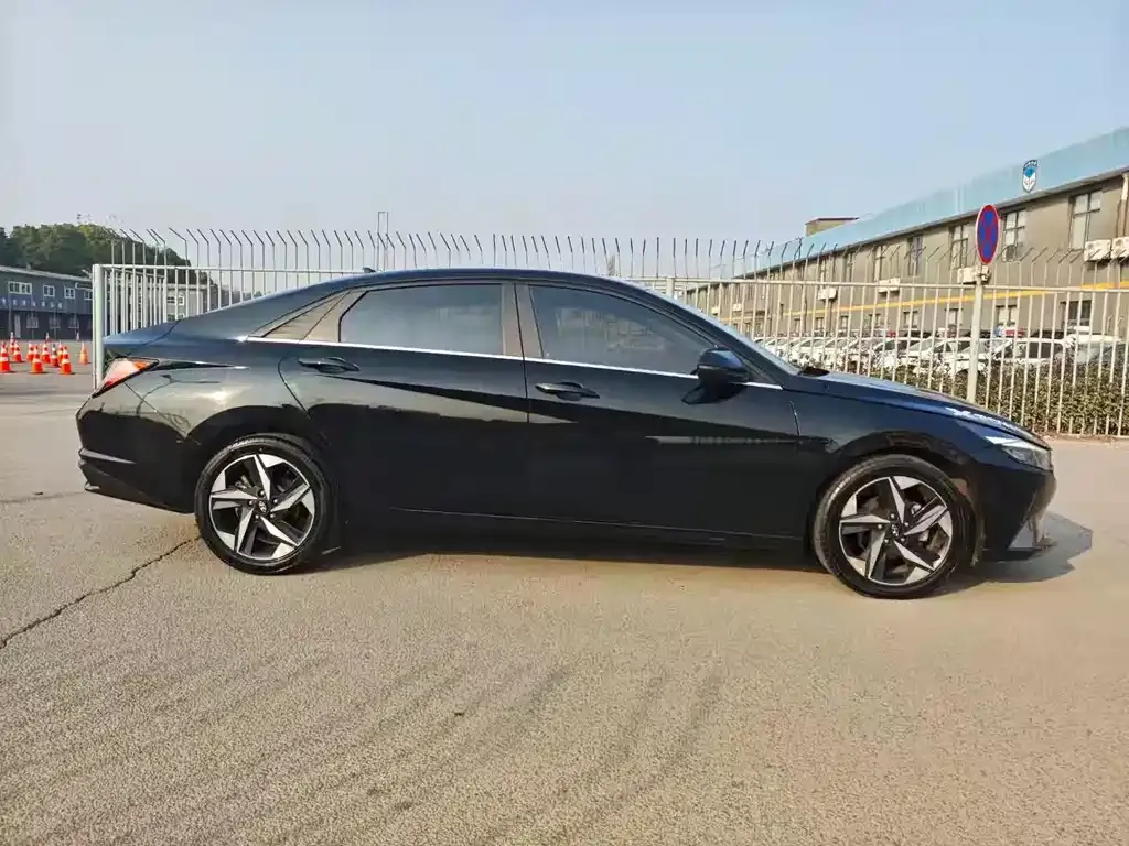 Hyundai Elantra — фото 9