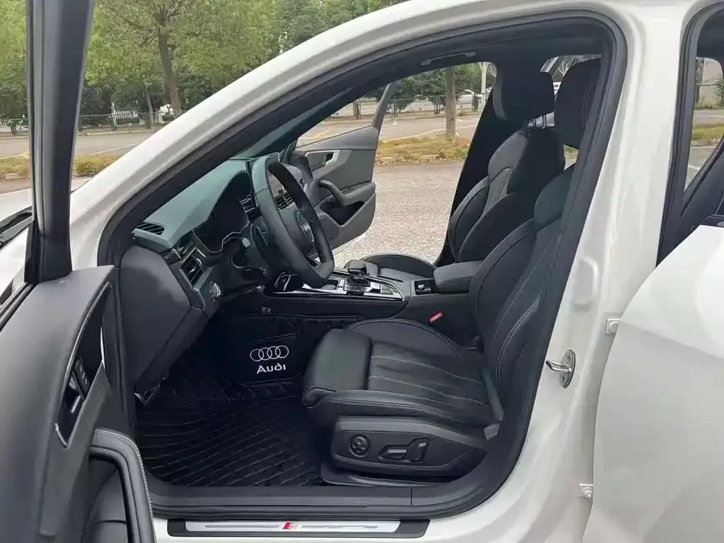 Audi A4L 2023 из CN, фото 2