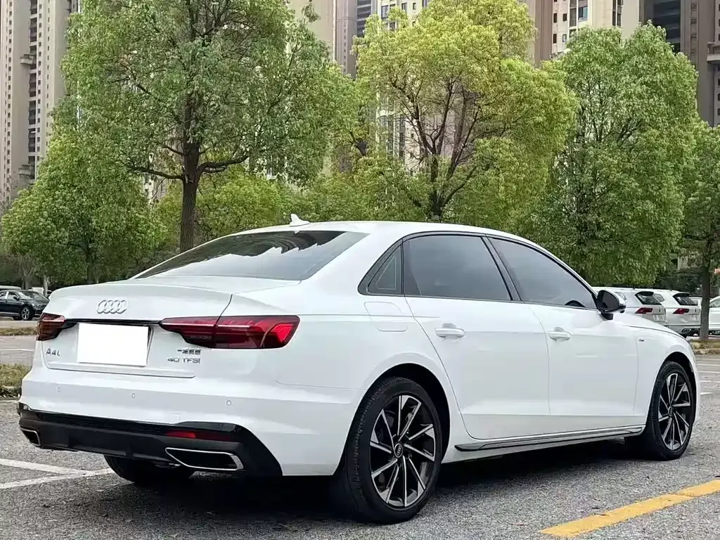Audi A4L 2023 из CN, фото 4