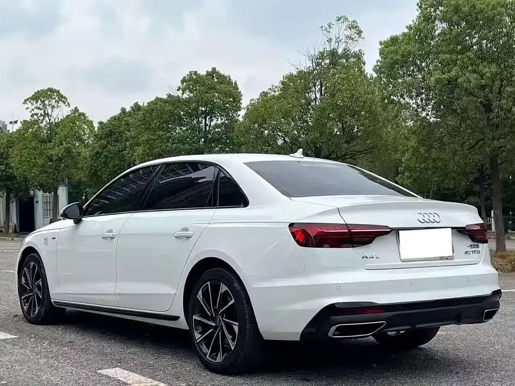Audi A4L 2023 из CN, фото 6