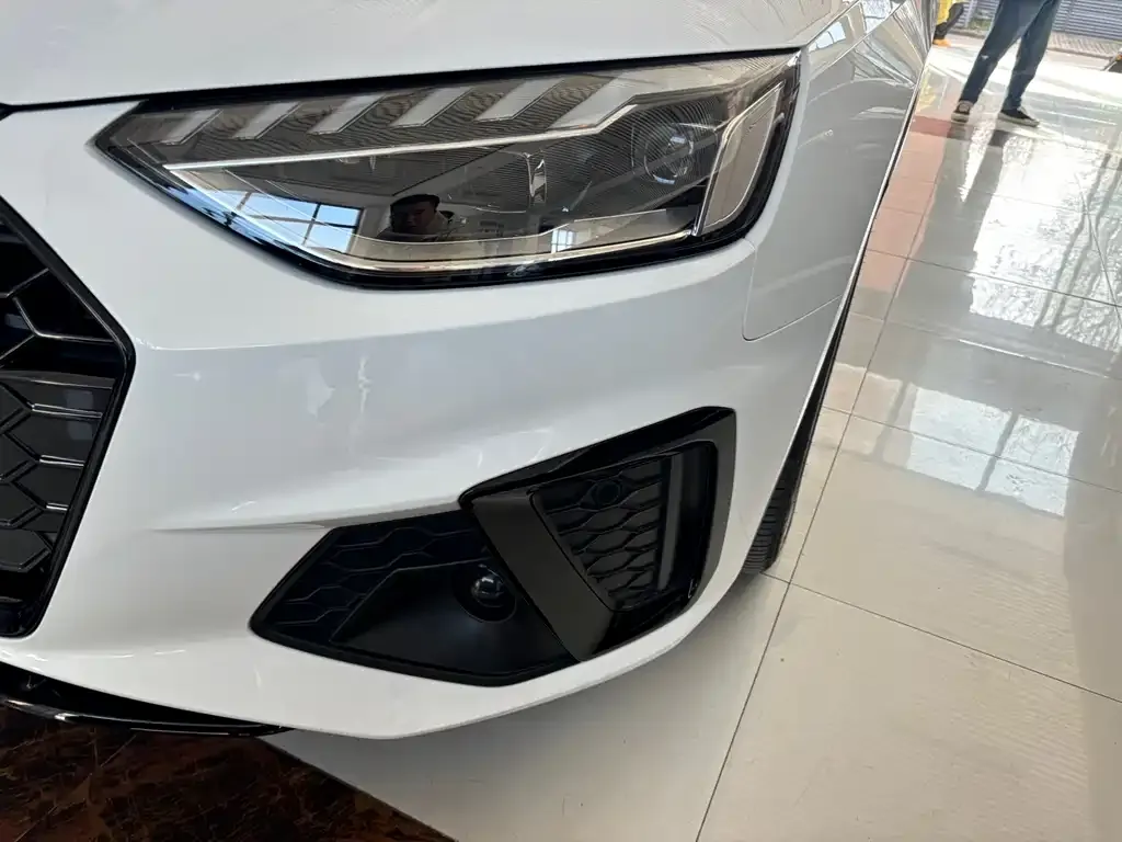 Audi A4L 2023 из CN, фото 7