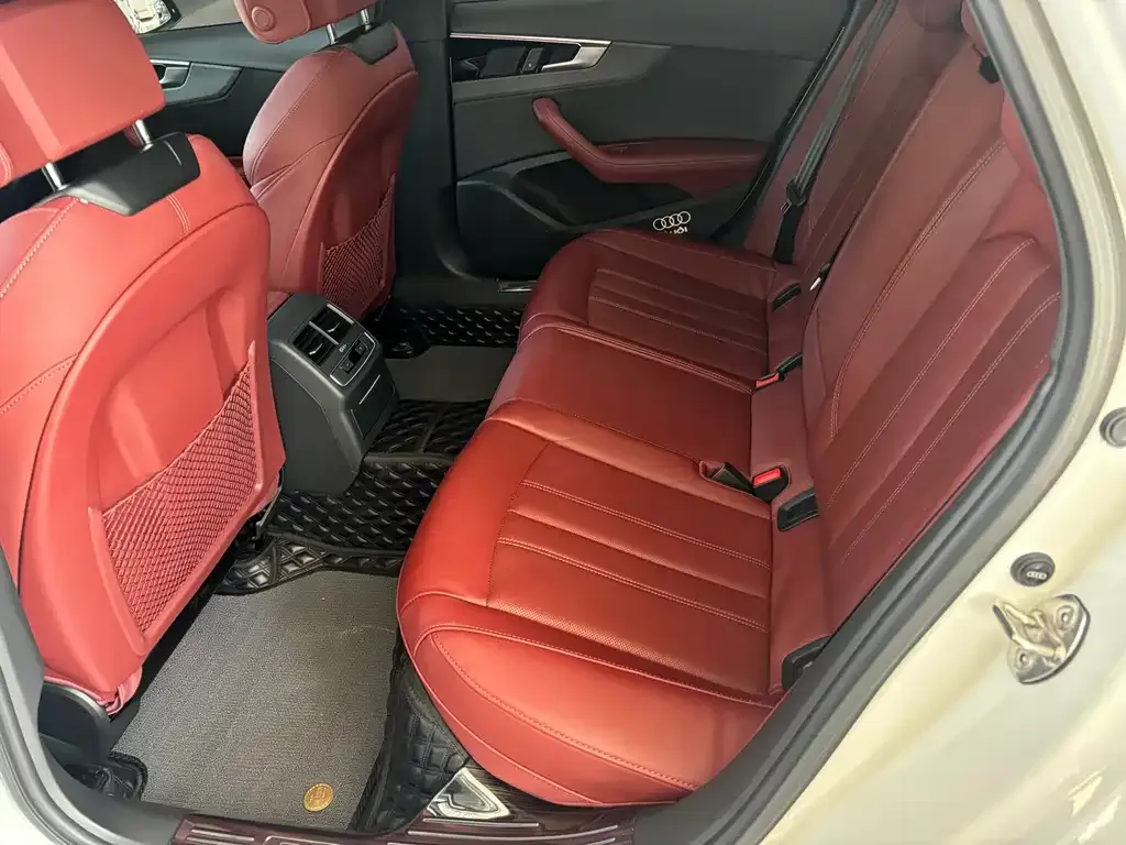 Audi A4L 2023 из CN, фото 4