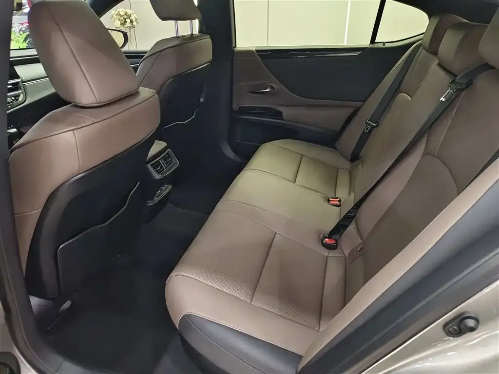 Lexus ES 2023 из CN, фото 5