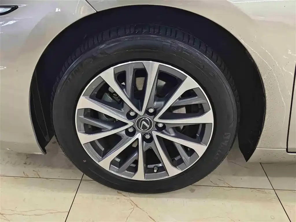 Lexus ES 2023 из CN, фото 2