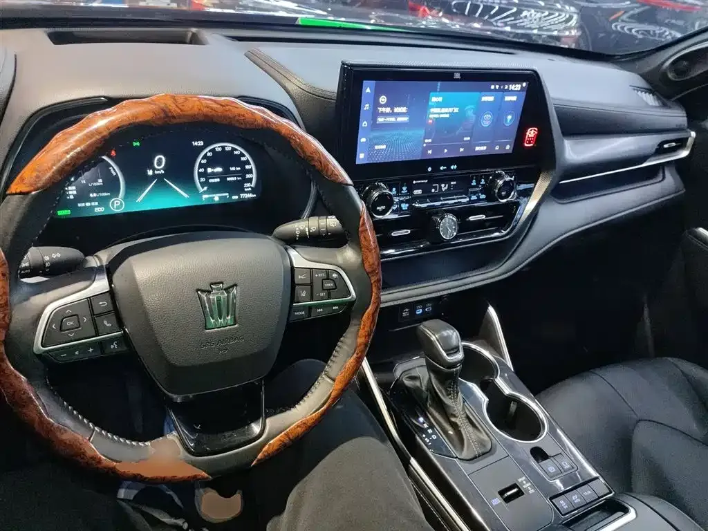 Toyota Crown Kluger 2021 из CN, фото 9