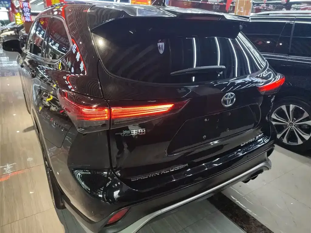Toyota Crown Kluger 2021 из CN, фото 4