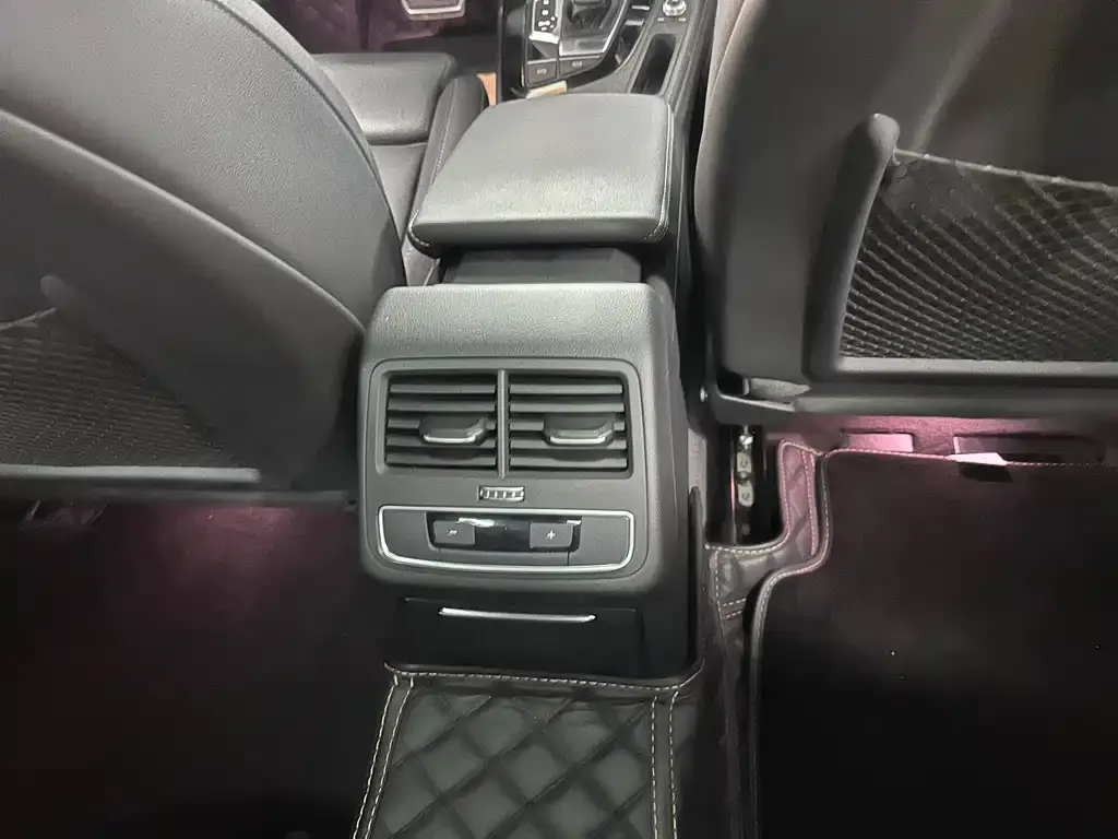 Audi A4L 2023 из CN, фото 10