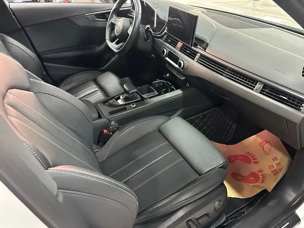 Audi A4L 2023 из CN, фото 6