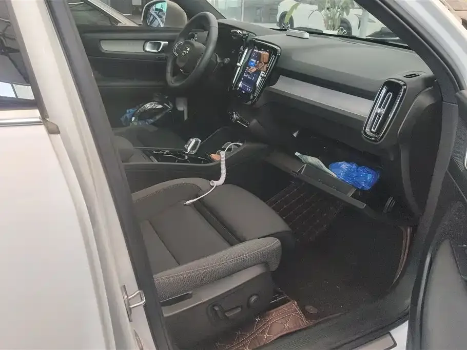 Volvo XC40 2024 из CN, фото 6