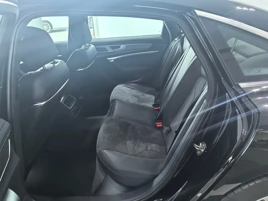 Audi A6L 2024 из CN, фото 8