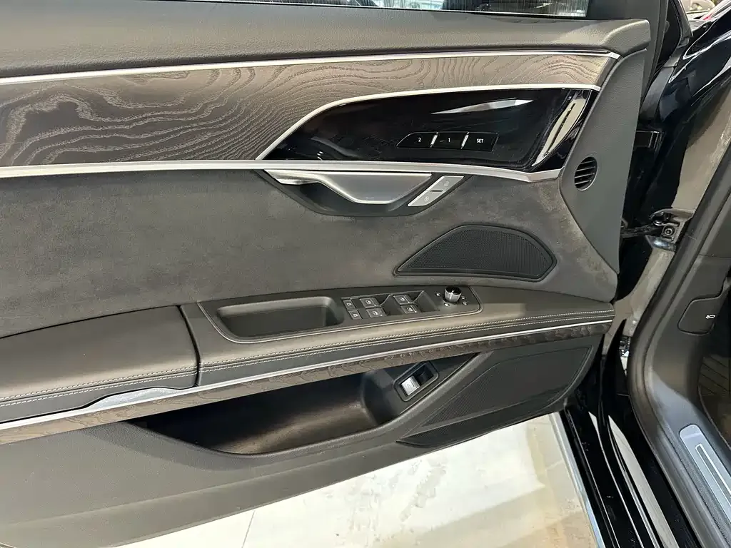 Audi A8 2023 из CN, фото 9