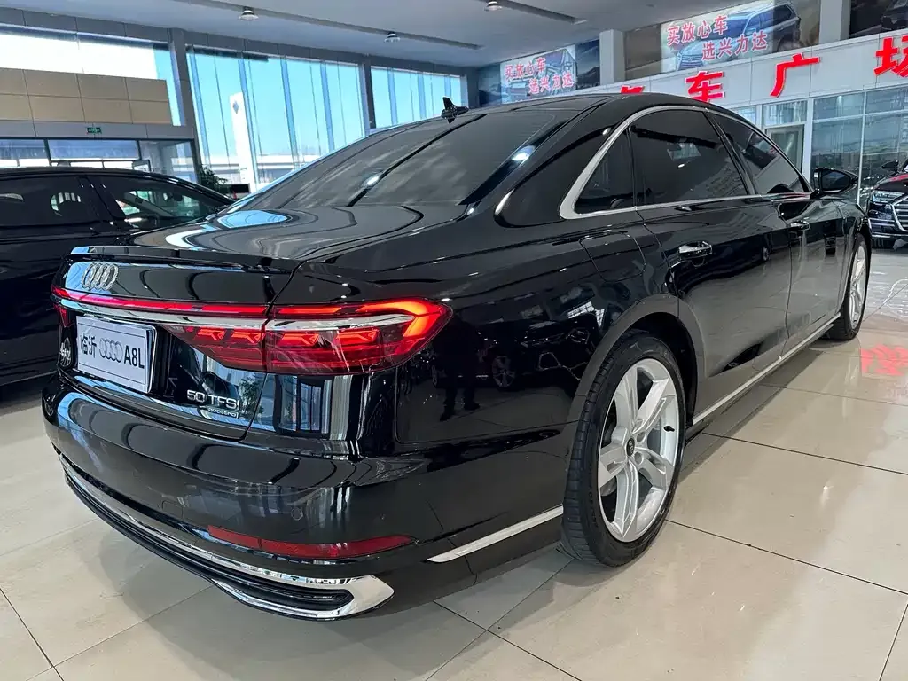 Audi A8 2023 из CN, фото 10