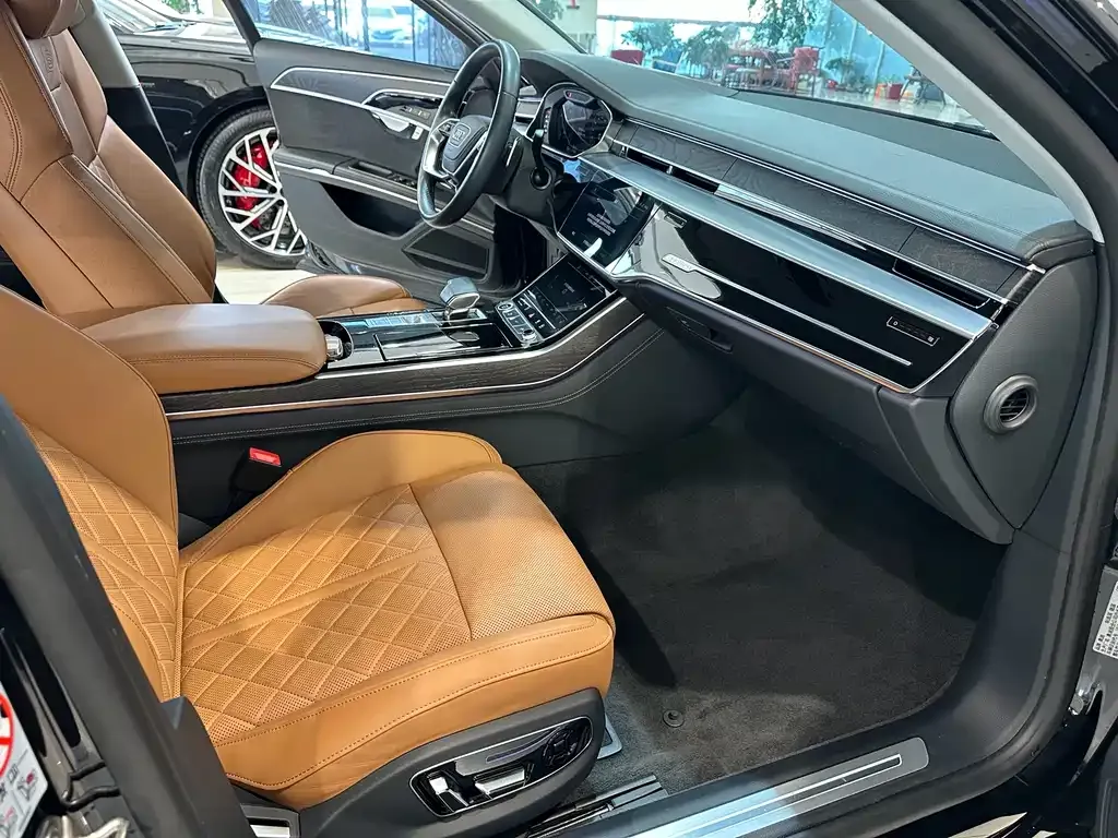 Audi A8 2023 из CN, фото 3