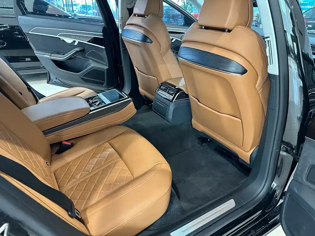 Audi A8 2023 из CN, фото 7