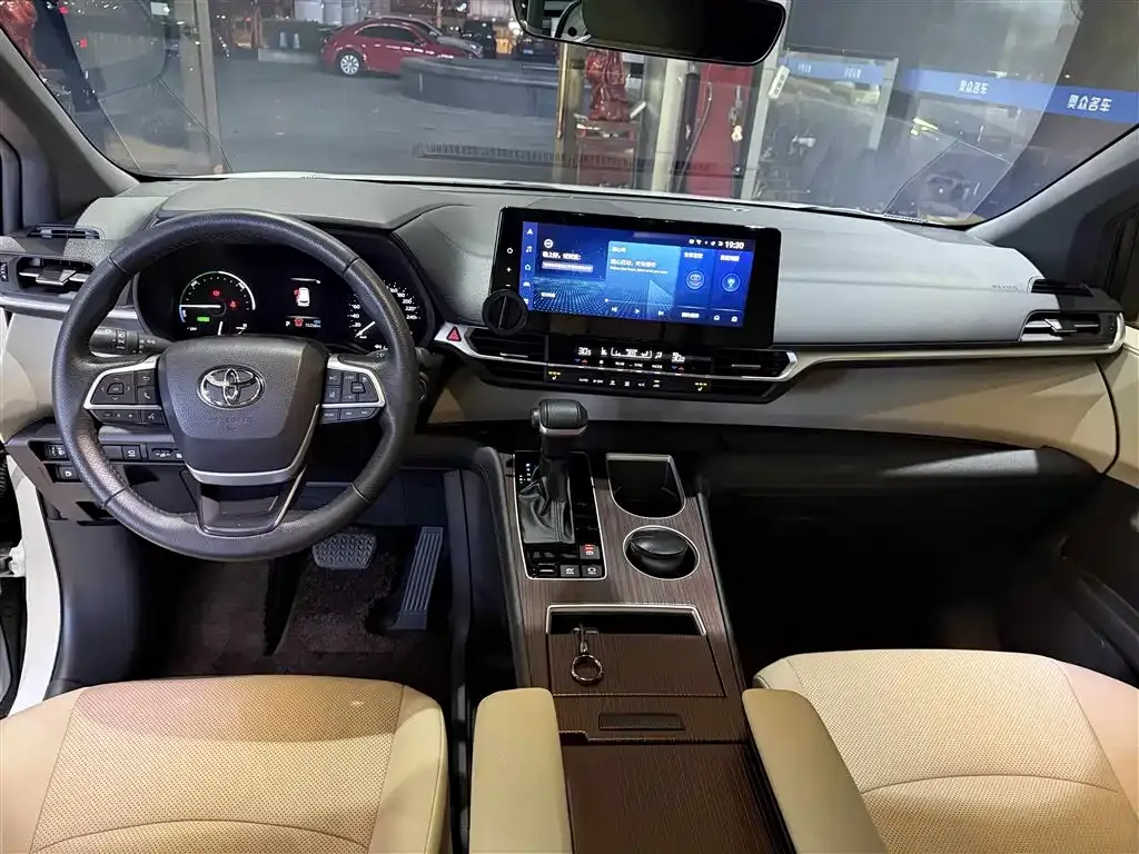 Toyota Granvia — фото 10