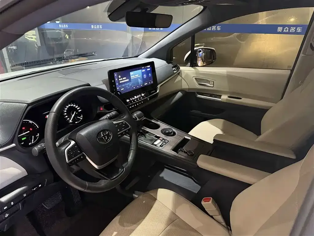 Toyota Granvia — фото 4