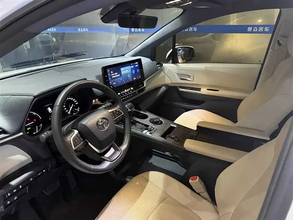 Toyota Granvia — фото 9