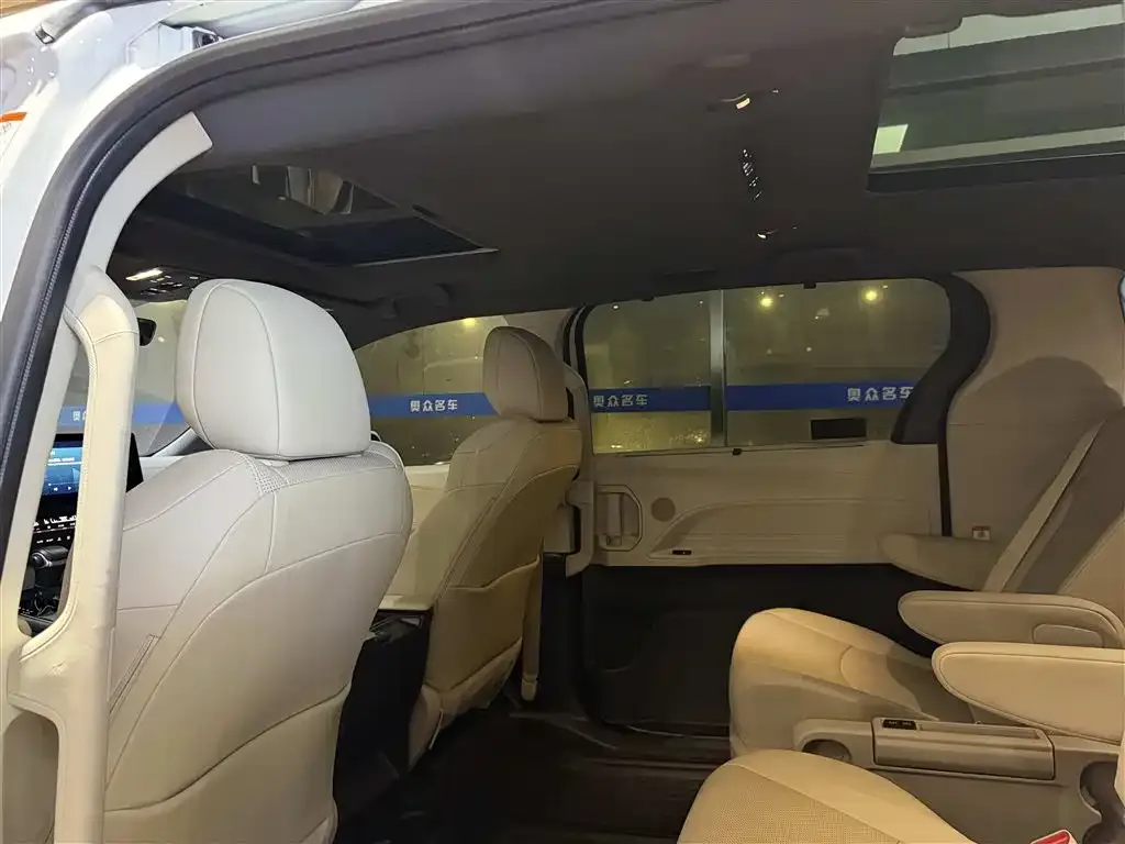 Toyota Granvia — фото 8