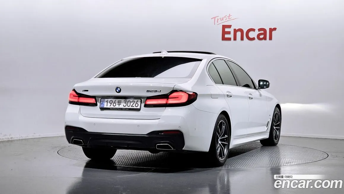 BMW 5-Series 2023 из KR, фото 2