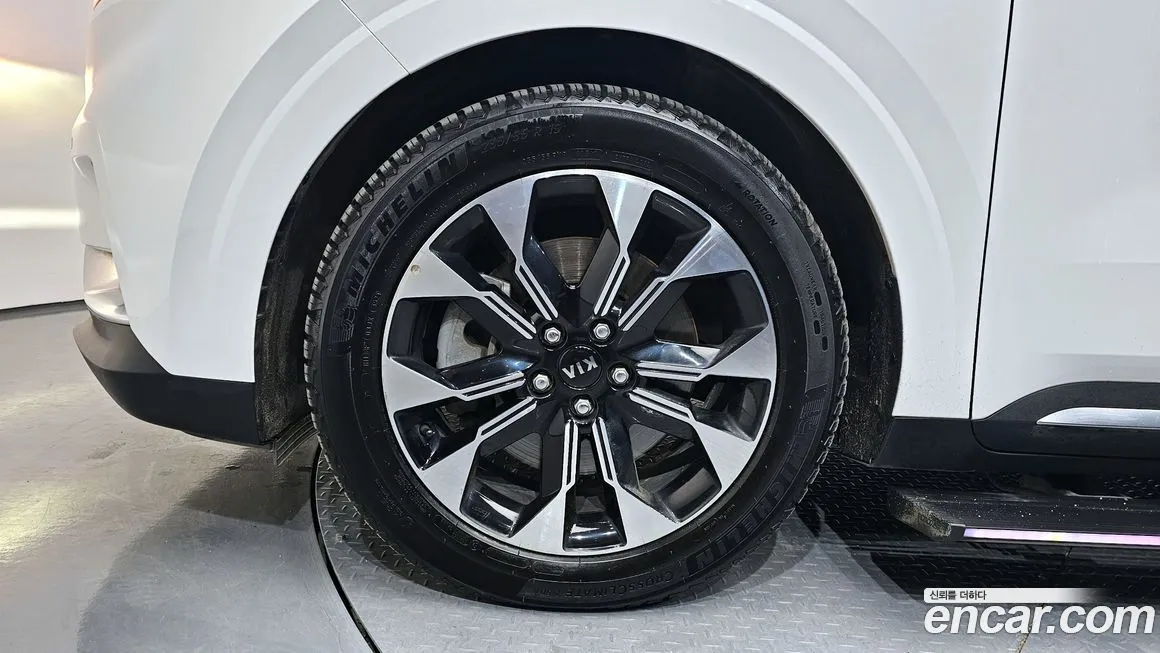 Kia Carnival — фото 10