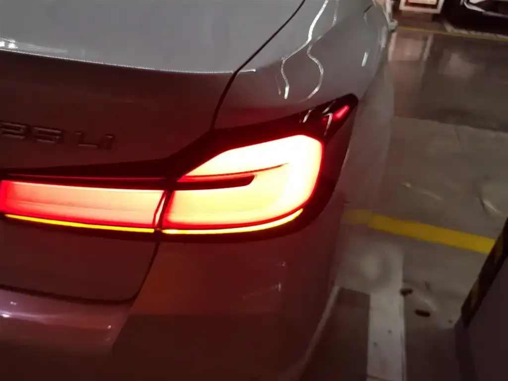 BMW 5 Series 2024 из CN, фото 2