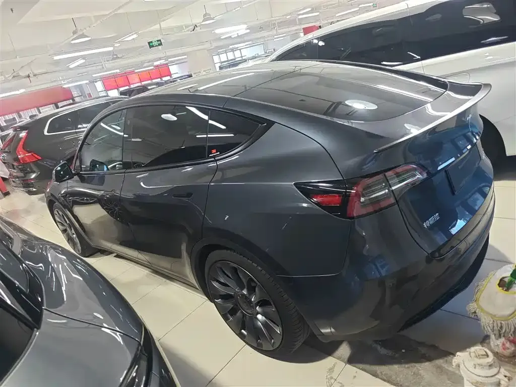 Tesla Model Y — фото 6