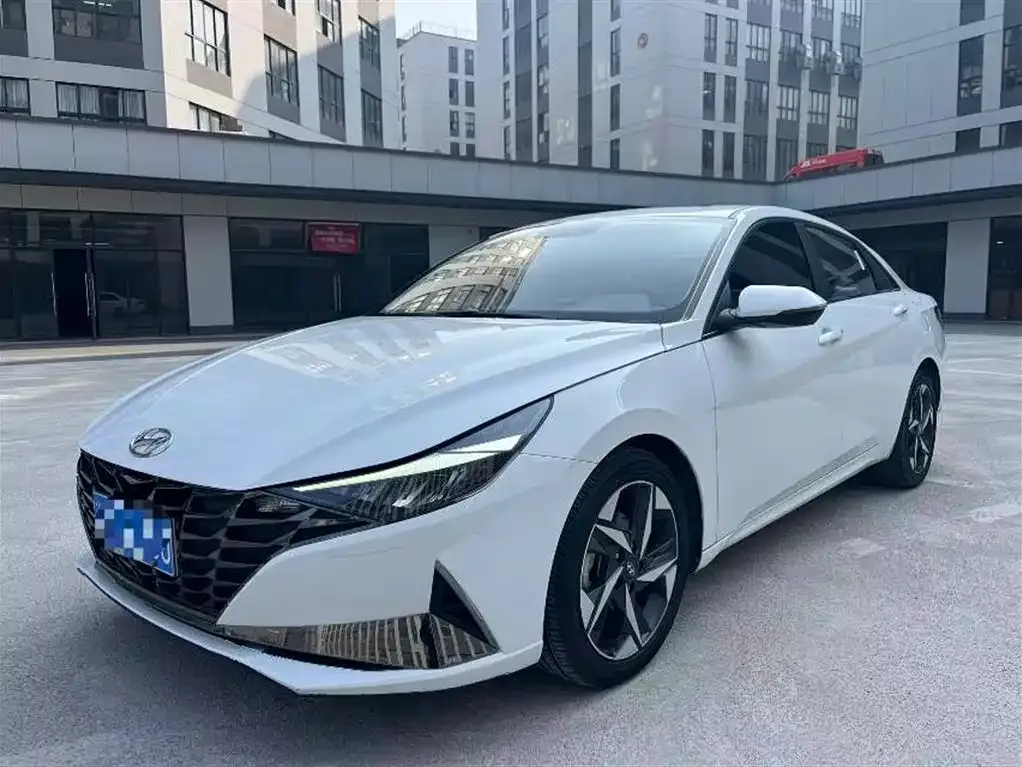Hyundai Elantra 2023 из CN, фото 1