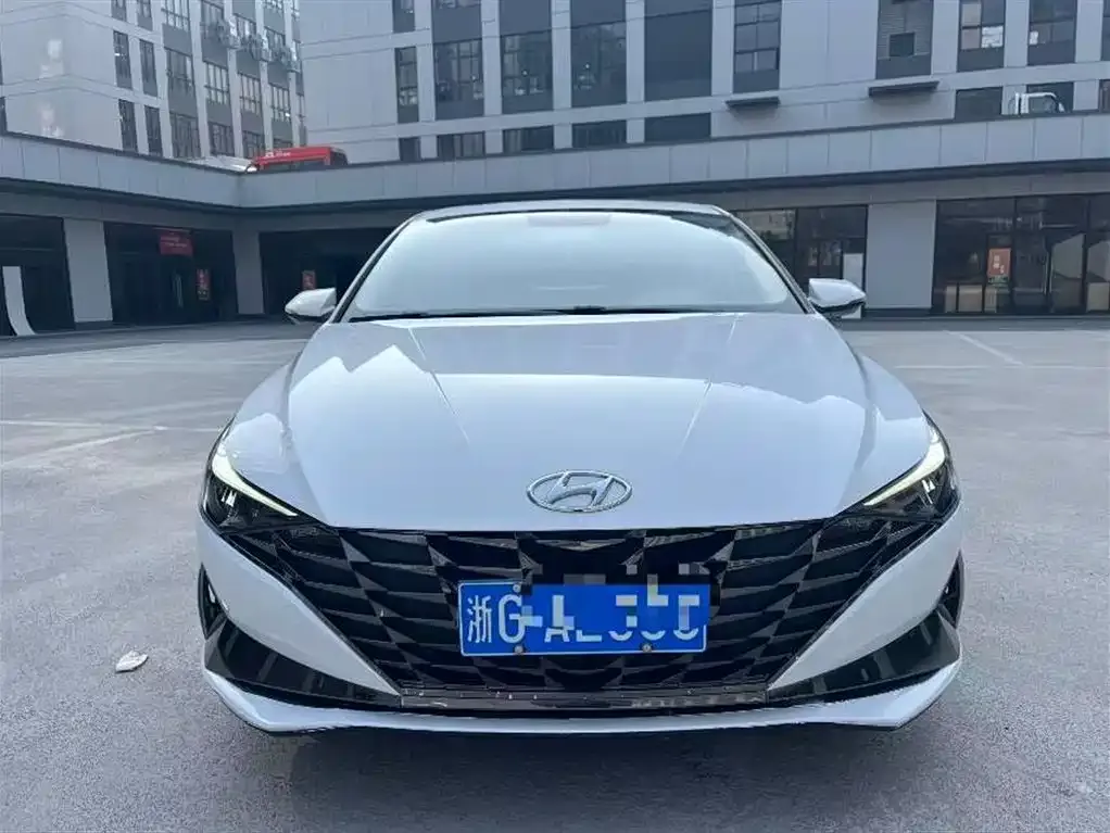 Hyundai Elantra 2023 из CN, фото 3