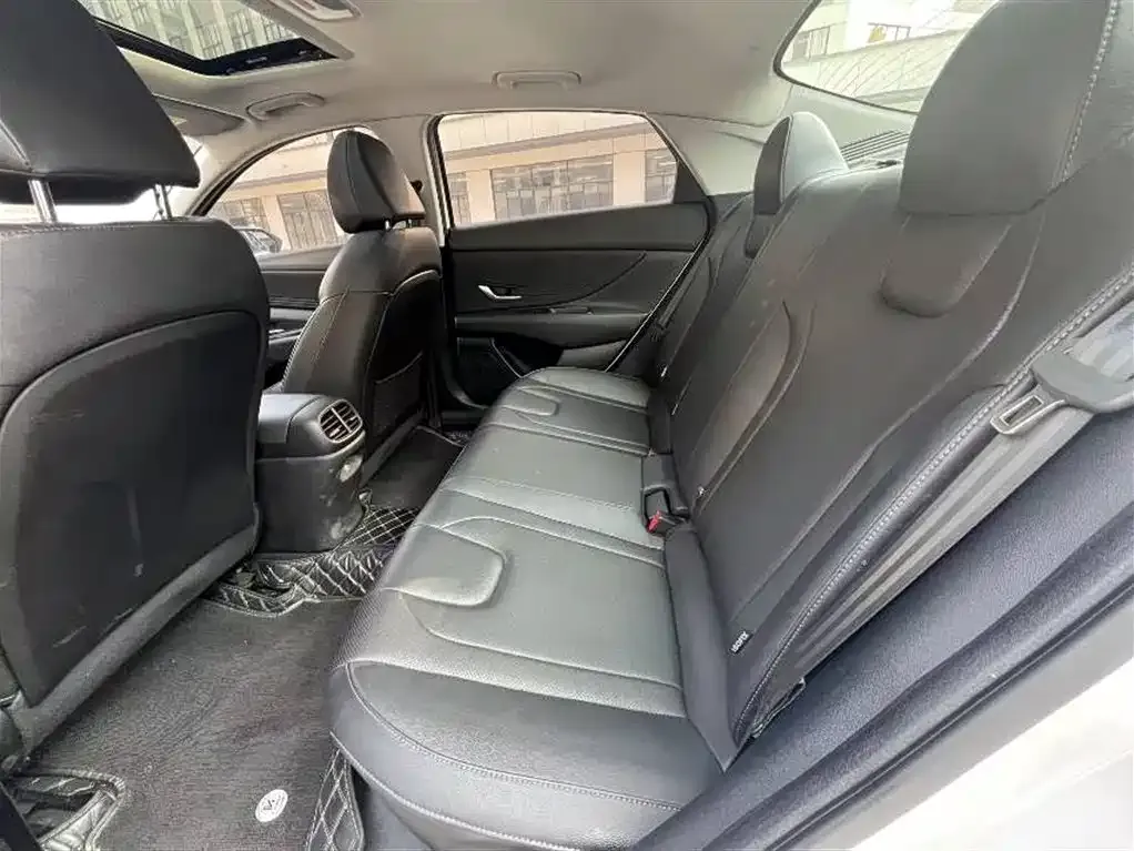 Hyundai Elantra 2023 из CN, фото 2