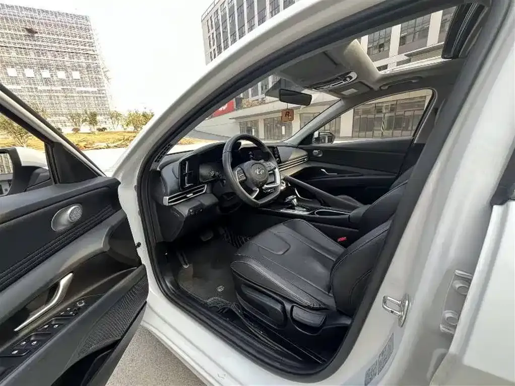 Hyundai Elantra 2023 из CN, фото 5