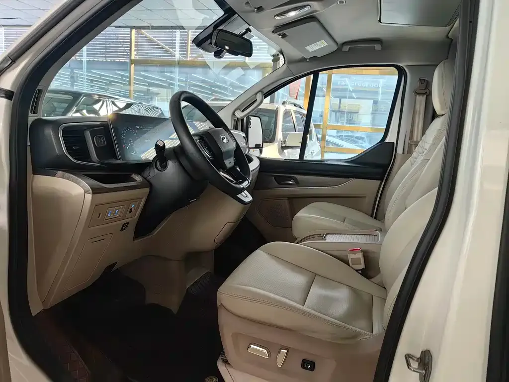 Ford Tourneo 2024 из CN, фото 2