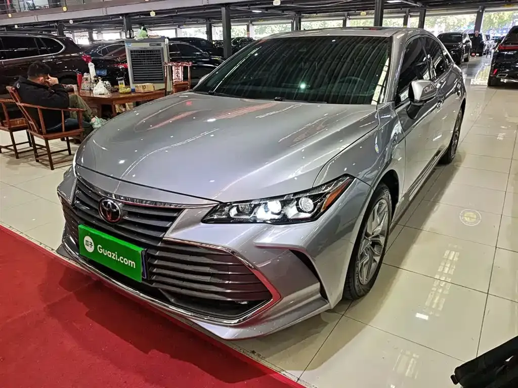 Toyota Avalon — фото 1