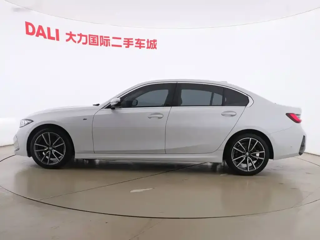 BMW 3 Series 2023 из CN, фото 2